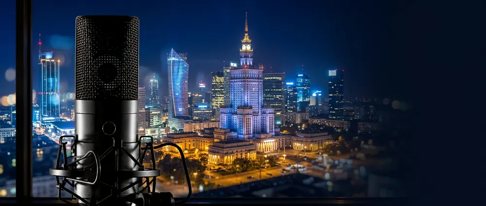 Voice bank, voice-over recording, podcasts in Warsaw, audiobooks – studio microphone against the night skyline of Warsaw
